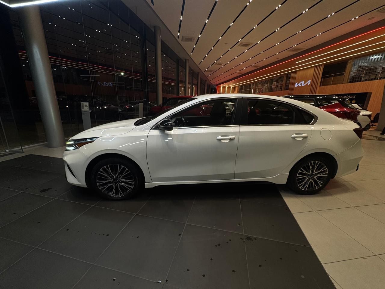 2023 Kia Forte 2.0 GT Line Sedan At